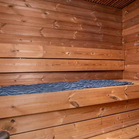 Arctic Circle Base: 1br, Sauna, Parking Appartement *