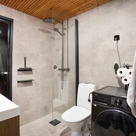 Arctic Circle Base: 1br, Sauna, Parking